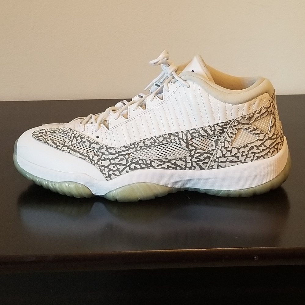 AIR JORDAN 11 RETRO LOW